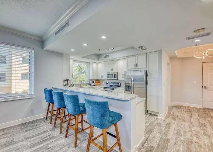 Foxy Palmer! 3 Bedroom 2 Bath In Perdido Golf Pensacola