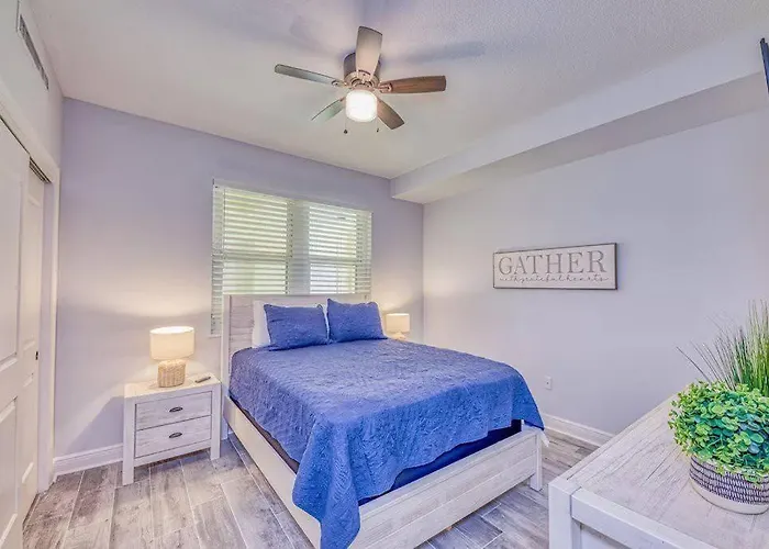 Foxy Palmer! 3 Bedroom 2 Bath In Perdido Golf * Pensacola